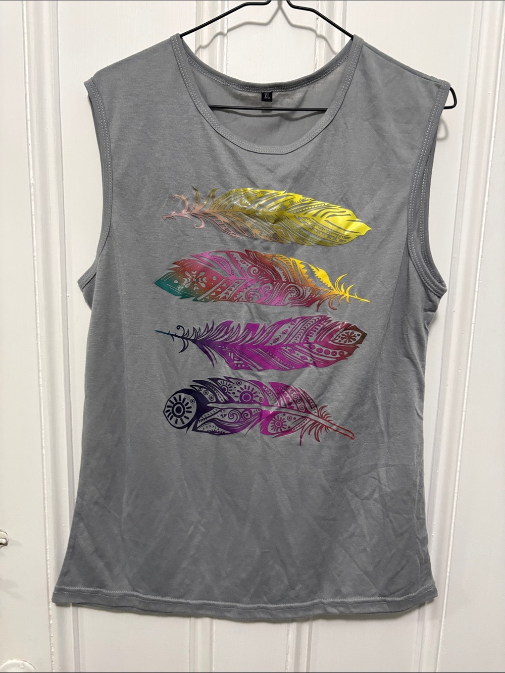 Women's Gray Sleeveless Top with Multicolor Feather Graphic